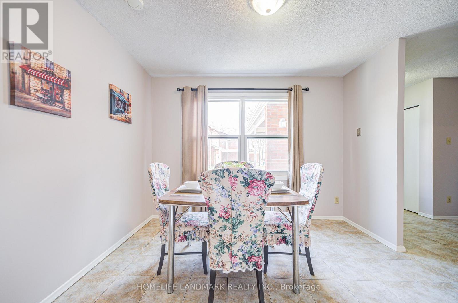 2 - 401 Keats Way, Waterloo, ON - Indoor Photo Showing Dining Room