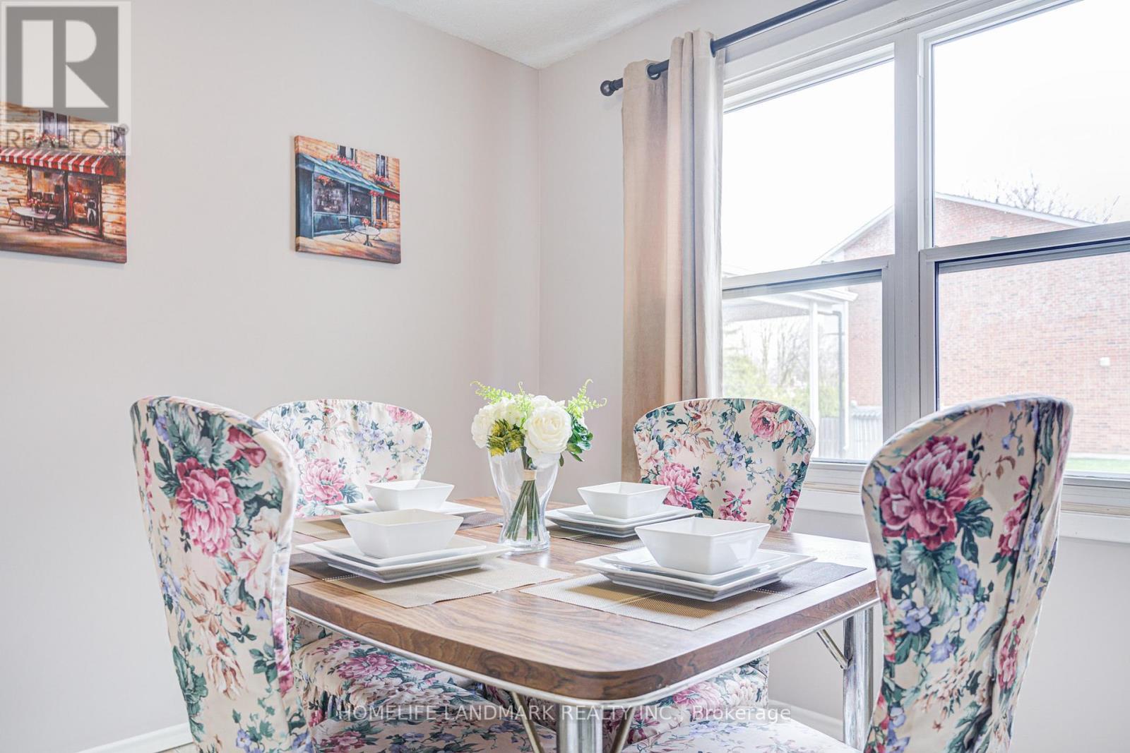 2 - 401 Keats Way, Waterloo, ON - Indoor Photo Showing Other Room