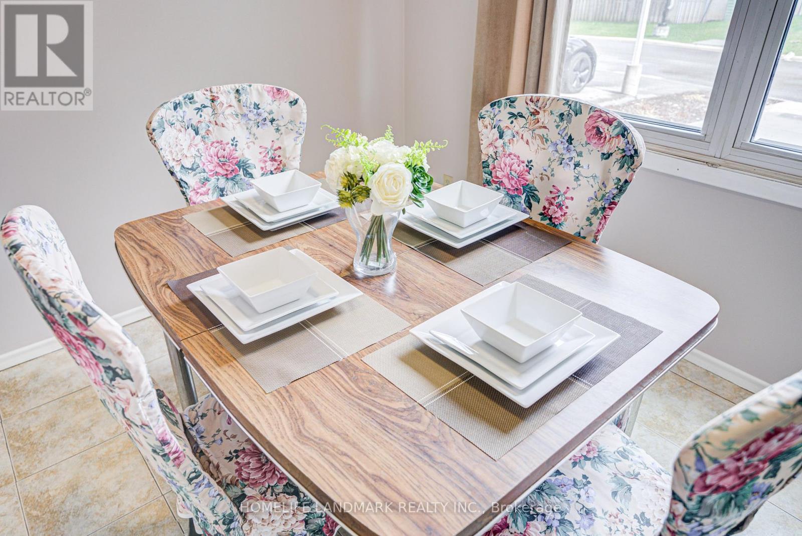 2 - 401 Keats Way, Waterloo, ON - Indoor Photo Showing Other Room