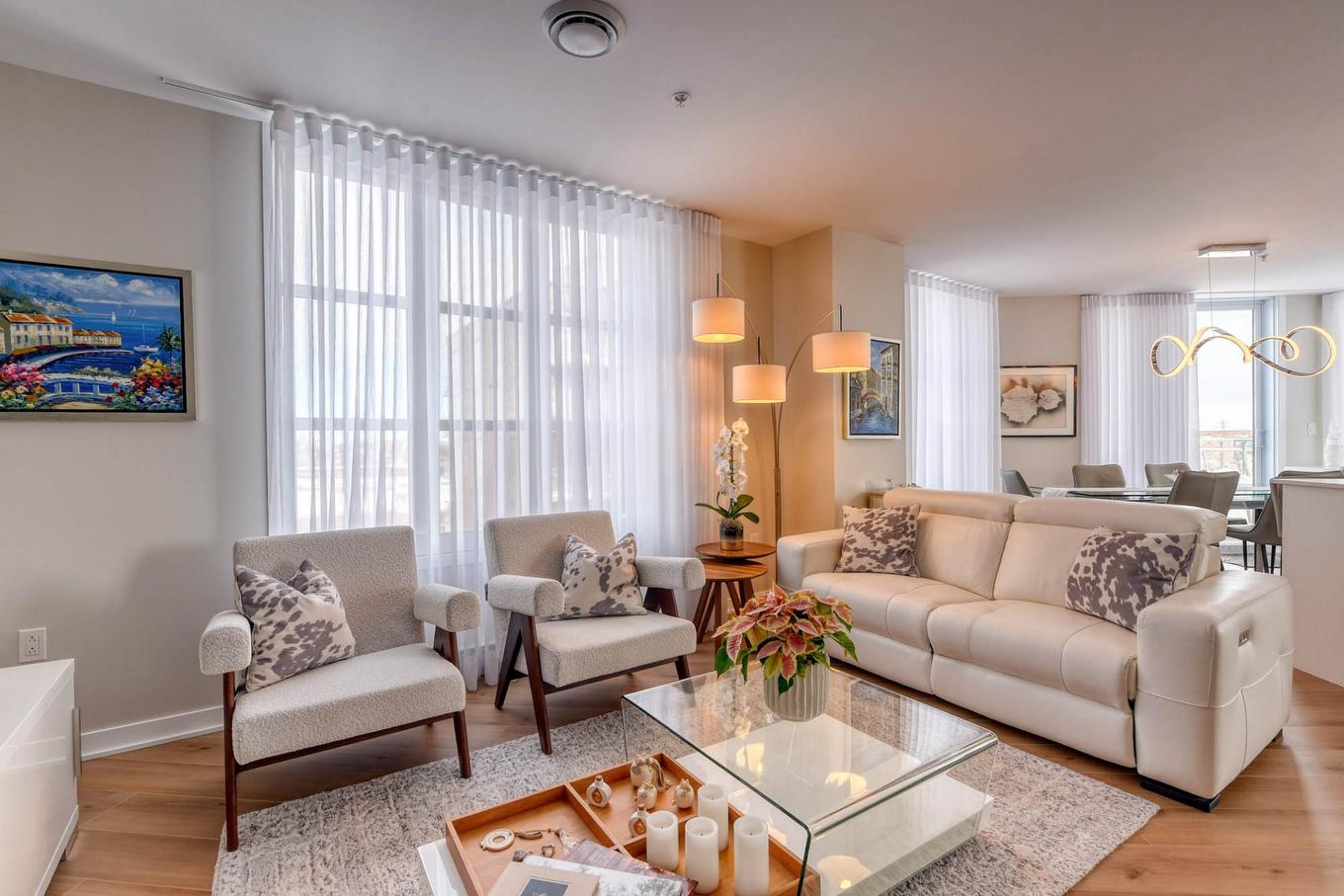 Salon - 401-2335 Rue Des Équinoxes, Montréal (Saint-Laurent), QC - Indoor Photo Showing Living Room