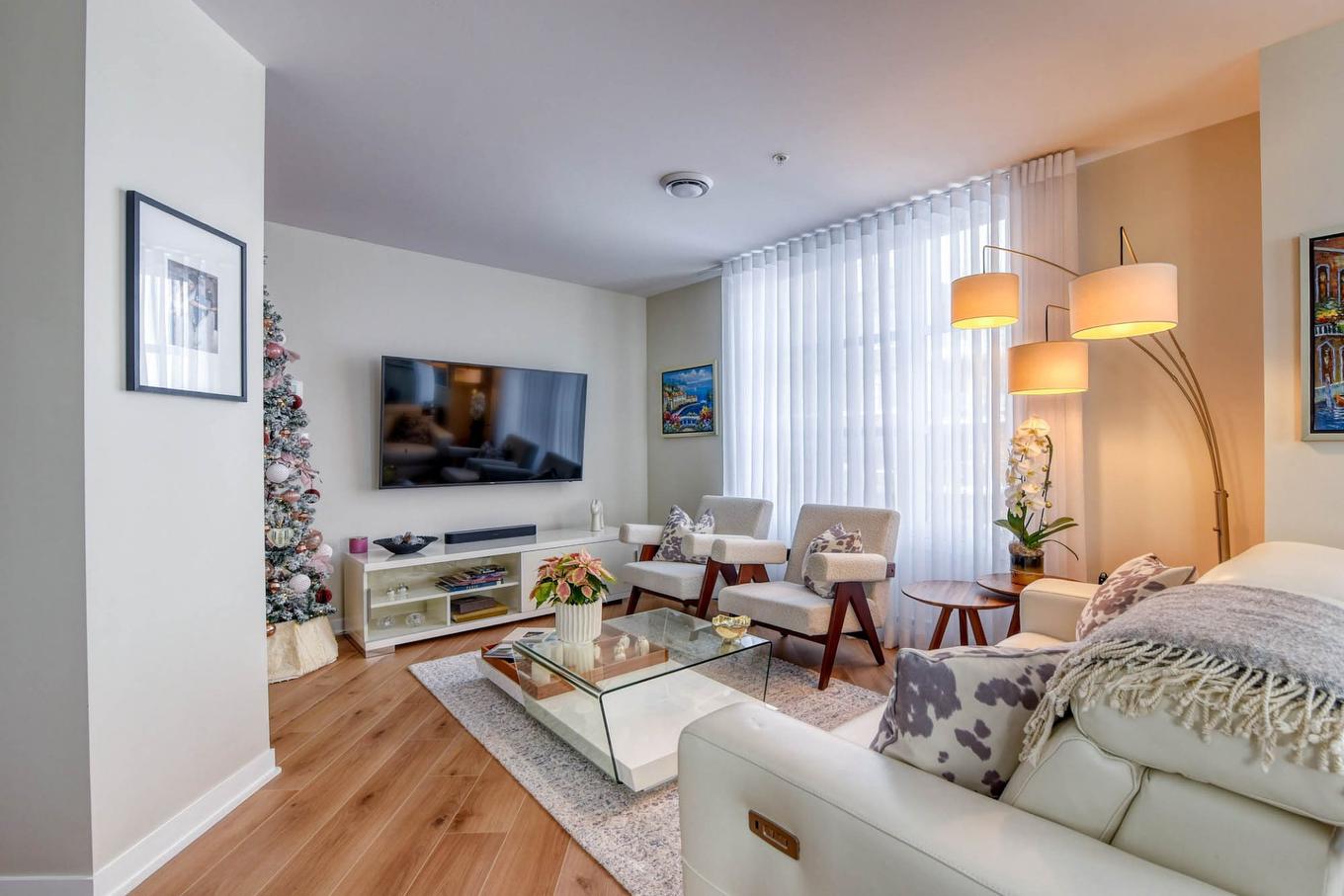 Salon - 401-2335 Rue Des Équinoxes, Montréal (Saint-Laurent), QC - Indoor Photo Showing Living Room