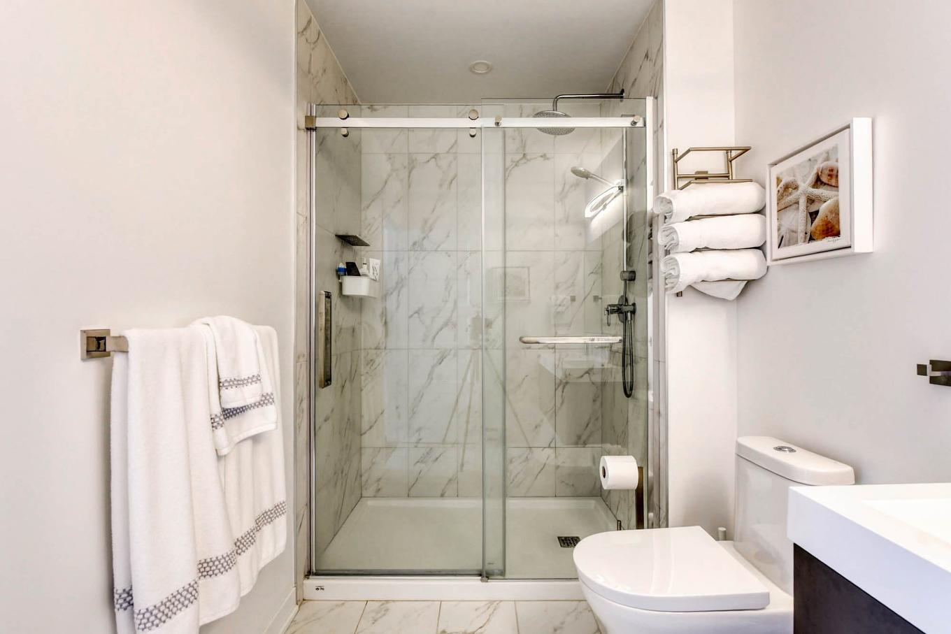 Salle de bains attenante à la CCP - 401-2335 Rue Des Équinoxes, Montréal (Saint-Laurent), QC - Indoor Photo Showing Bathroom