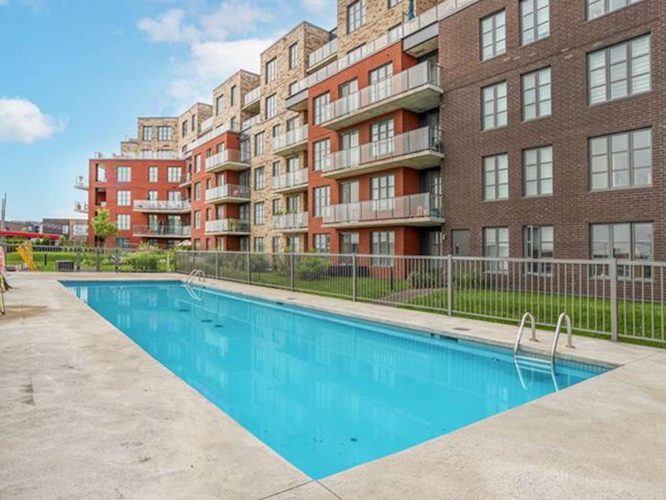 Piscine - 401-2335 Rue Des Équinoxes, Montréal (Saint-Laurent), QC - Outdoor With In Ground Pool