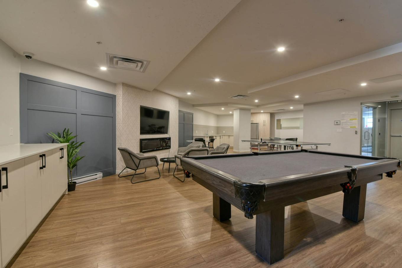 Salle communautaire - 401-2335 Rue Des Équinoxes, Montréal (Saint-Laurent), QC - Indoor Photo Showing Other Room