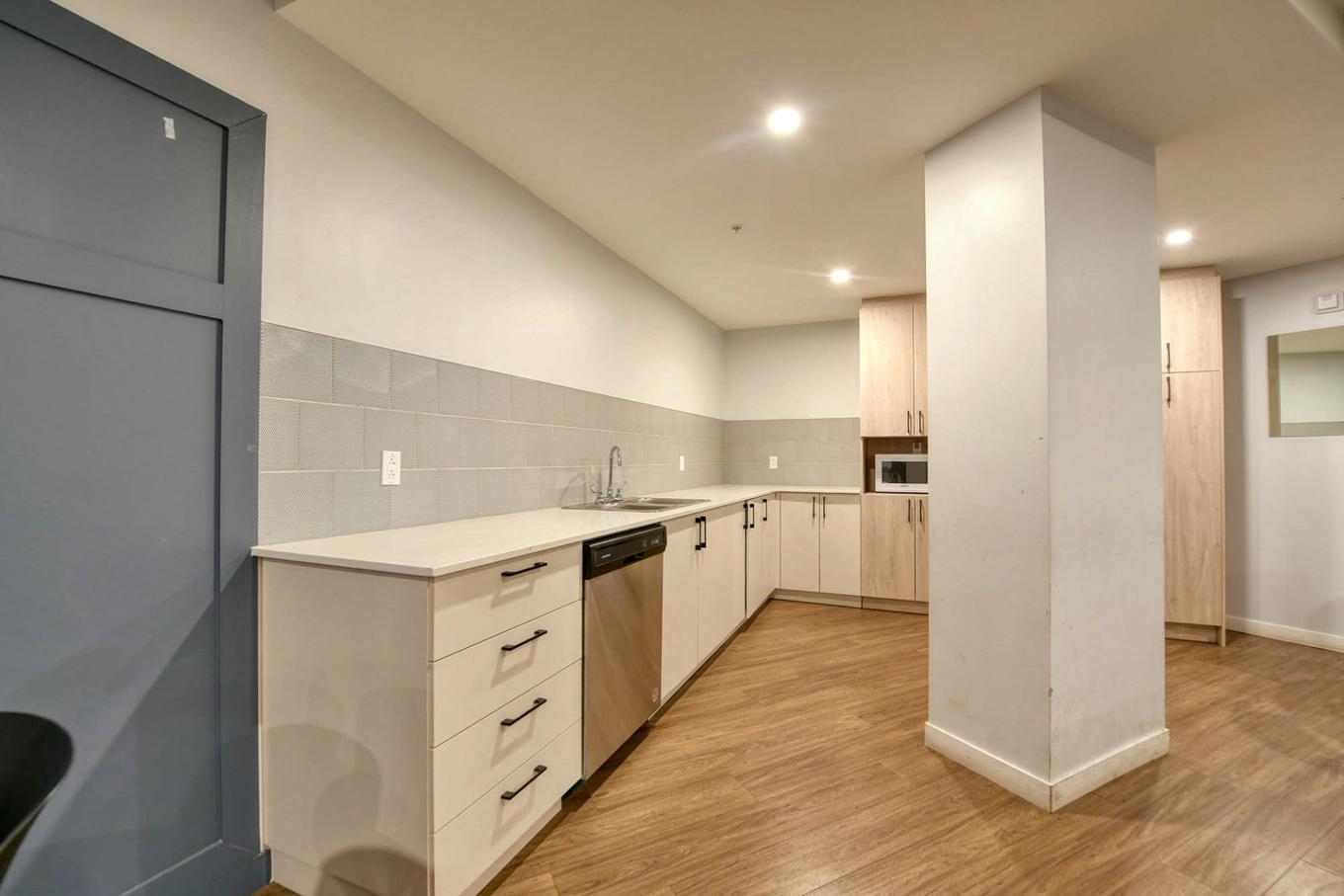 Salle communautaire - 401-2335 Rue Des Équinoxes, Montréal (Saint-Laurent), QC - Indoor Photo Showing Kitchen