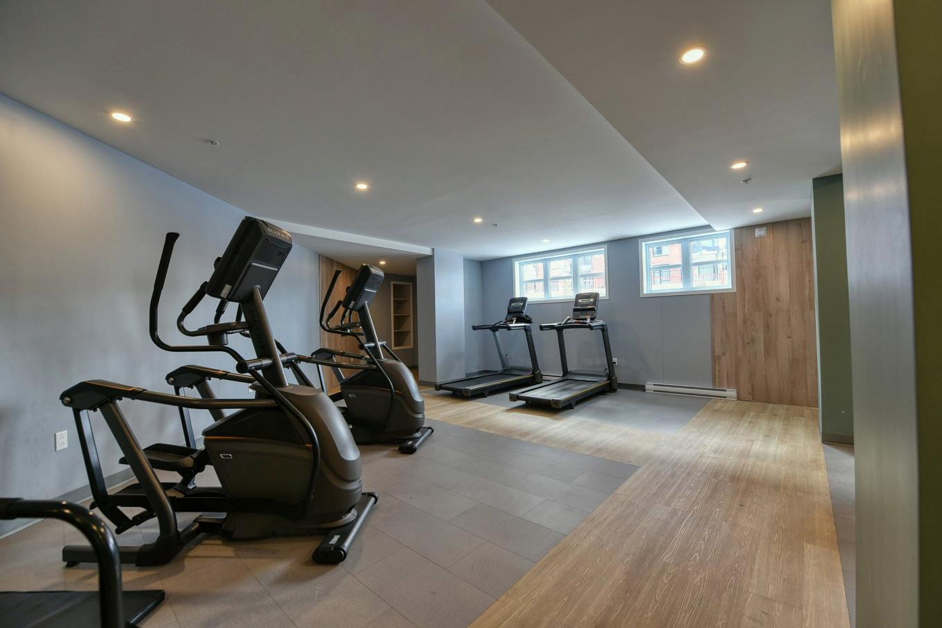 Salle d'exercice - 401-2335 Rue Des Équinoxes, Montréal (Saint-Laurent), QC - Indoor Photo Showing Gym Room