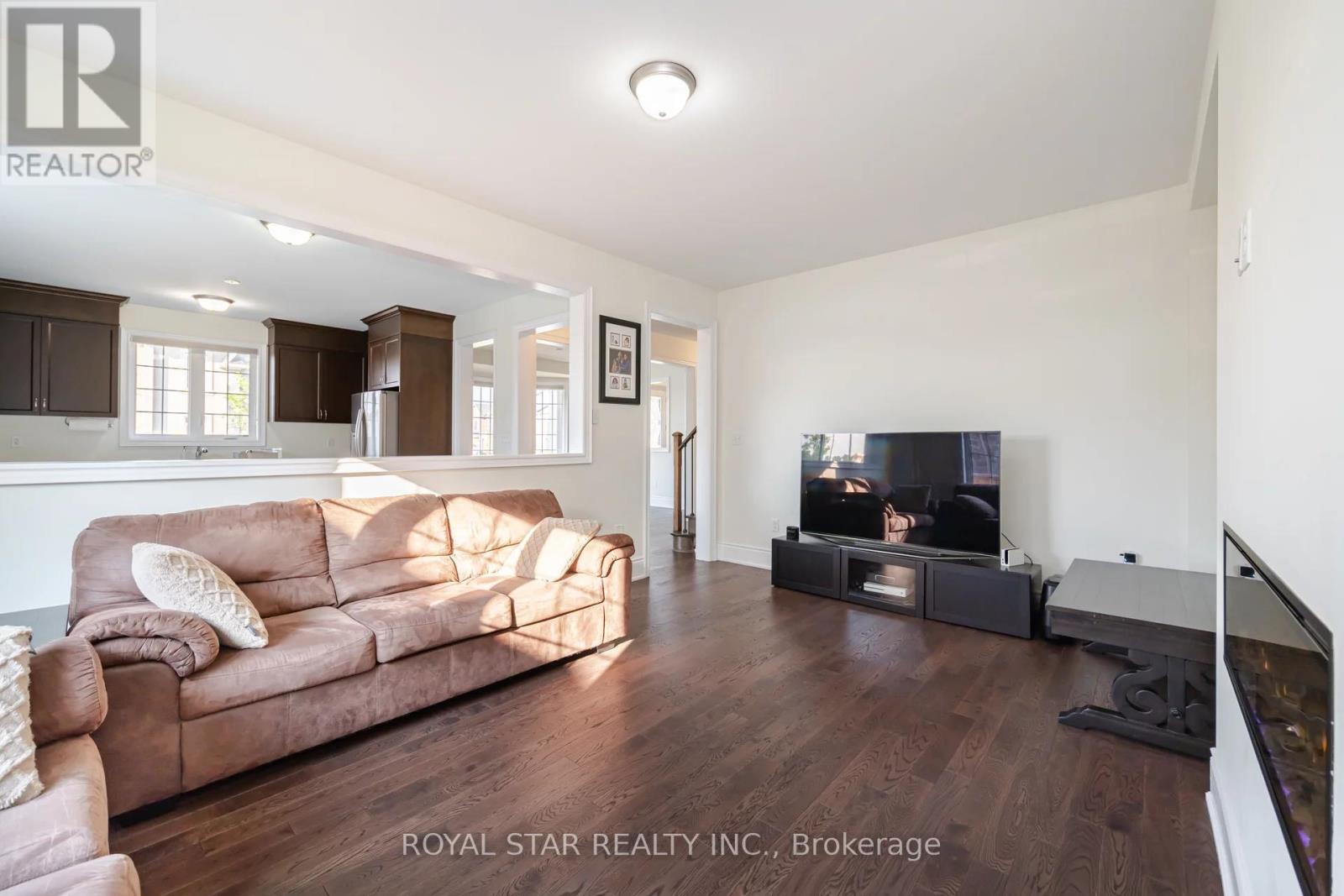 Upper - 1 Bushwood Trail, Brampton, ON - Indoor Photo Showing Living Room