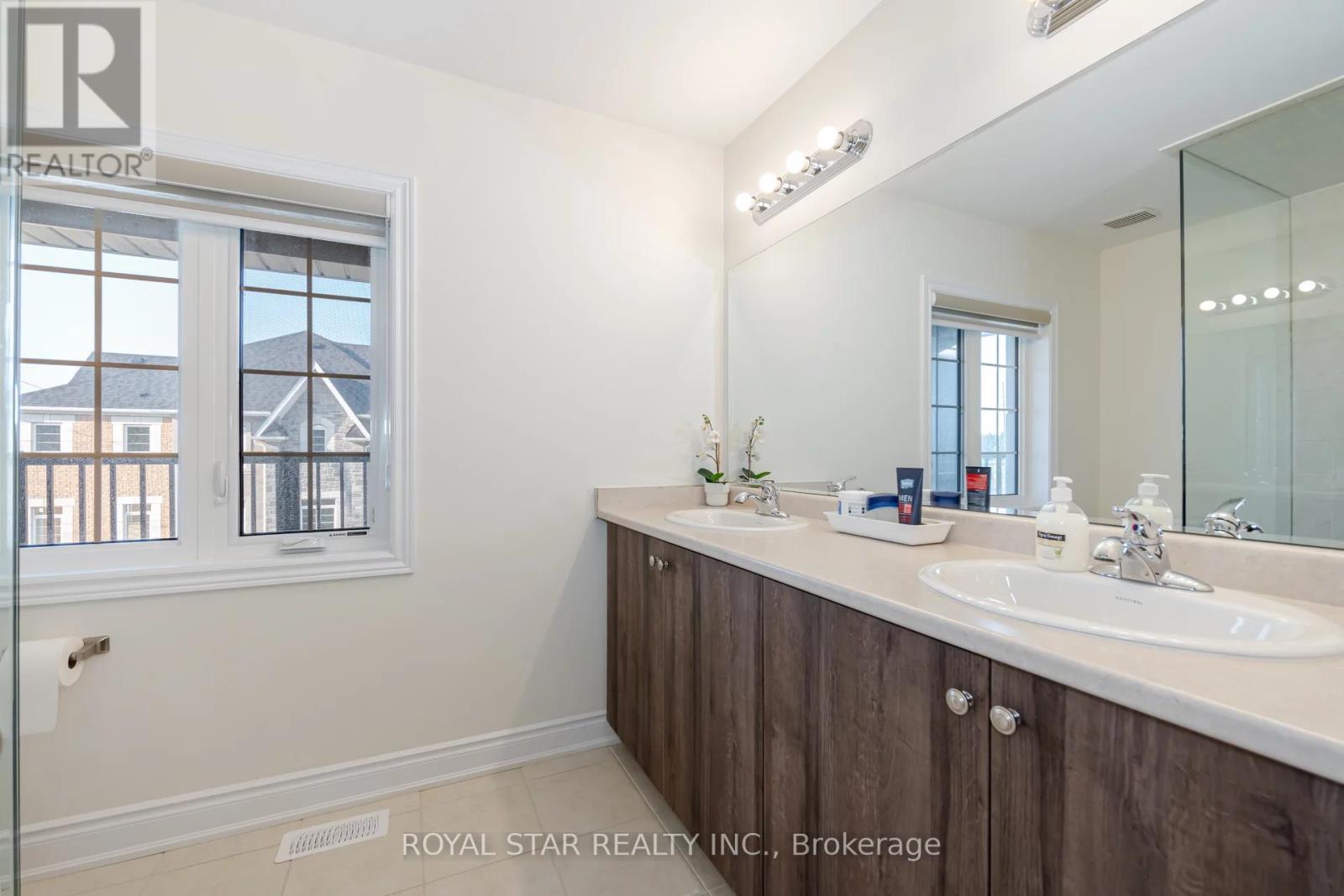 Upper - 1 Bushwood Trail, Brampton, ON - Indoor Photo Showing Bathroom