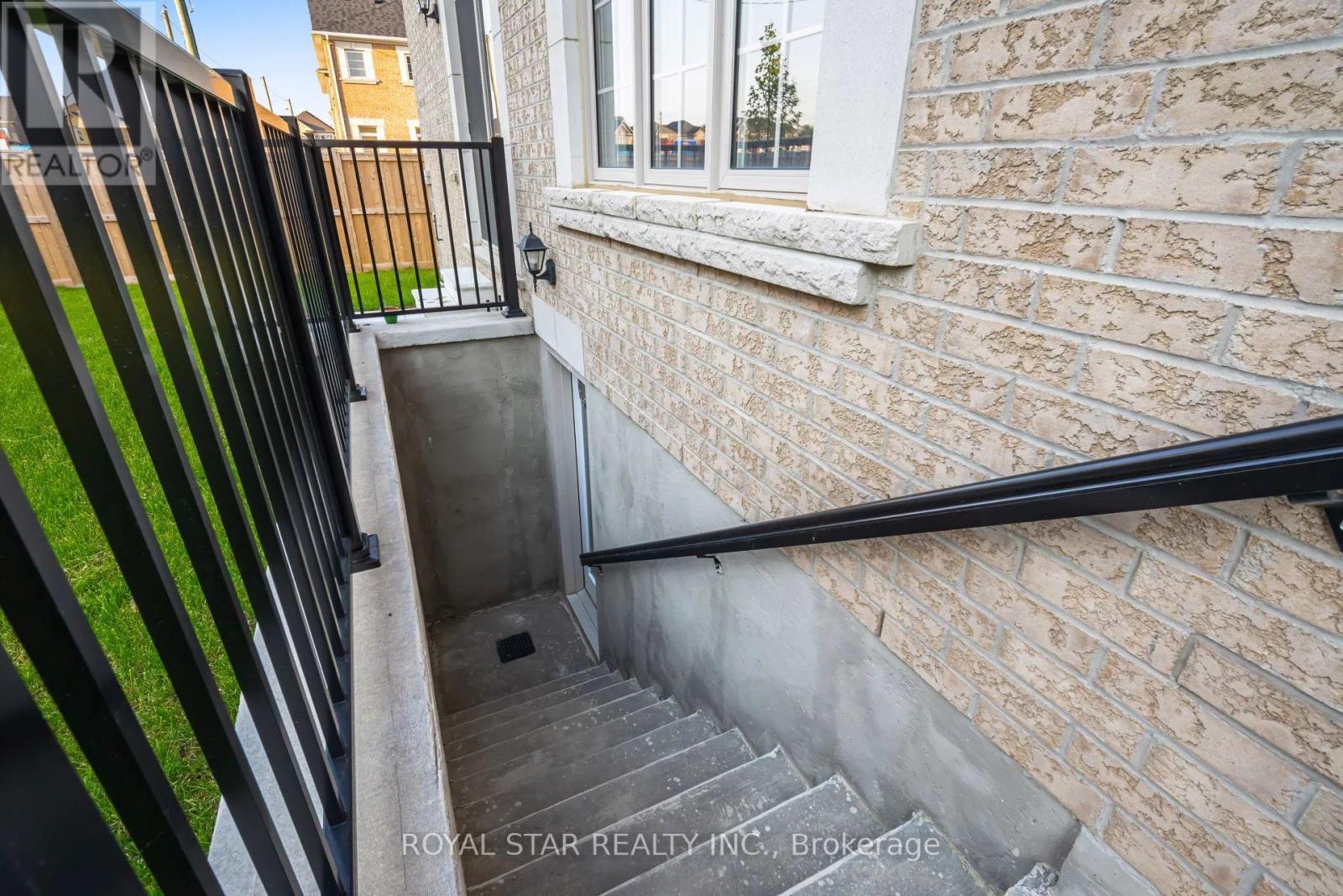 Upper - 1 Bushwood Trail, Brampton, ON - Outdoor