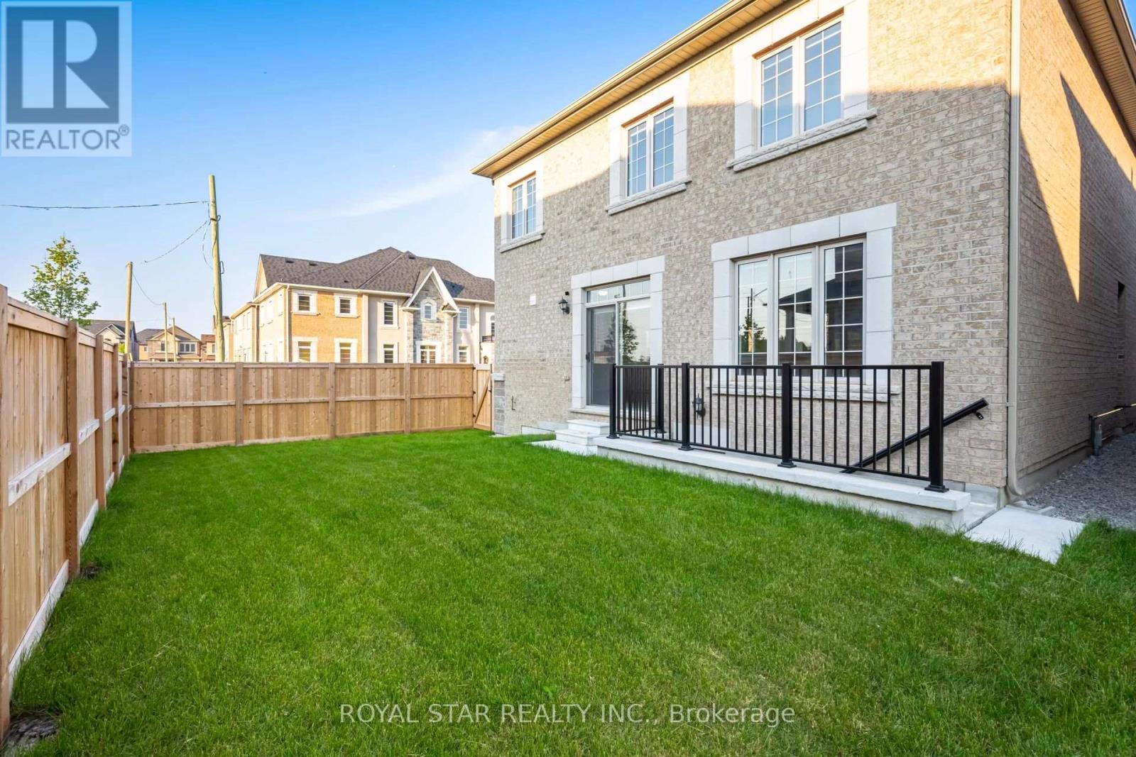 Upper - 1 Bushwood Trail, Brampton, ON - Outdoor With Exterior