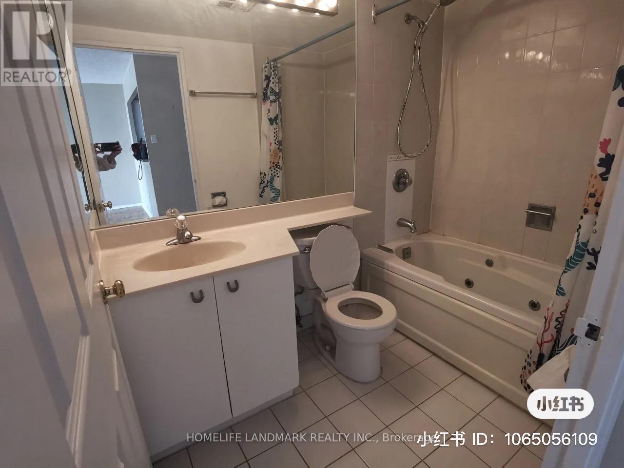 1806 - 55 Elm Drive W, Mississauga, ON - Indoor Photo Showing Bathroom