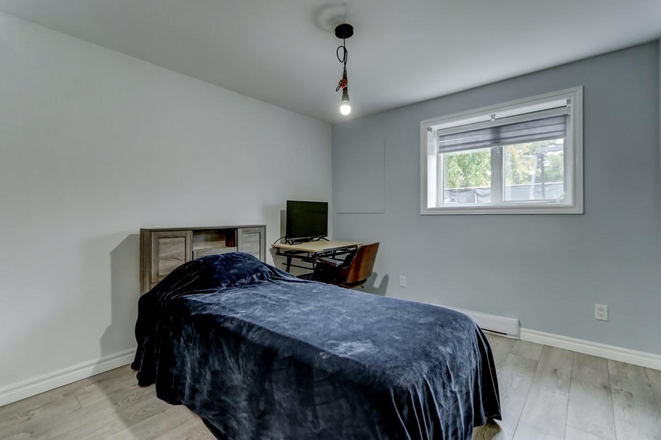 Chambre à coucher - 235 Rue Marie-Dostaler, Trois-Rivières, QC - Indoor Photo Showing Bedroom