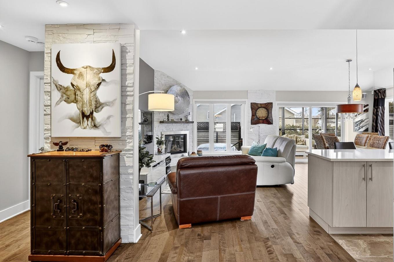 Living room - 14680 Rue Jean-Maurice, Mirabel, QC - Indoor With Fireplace