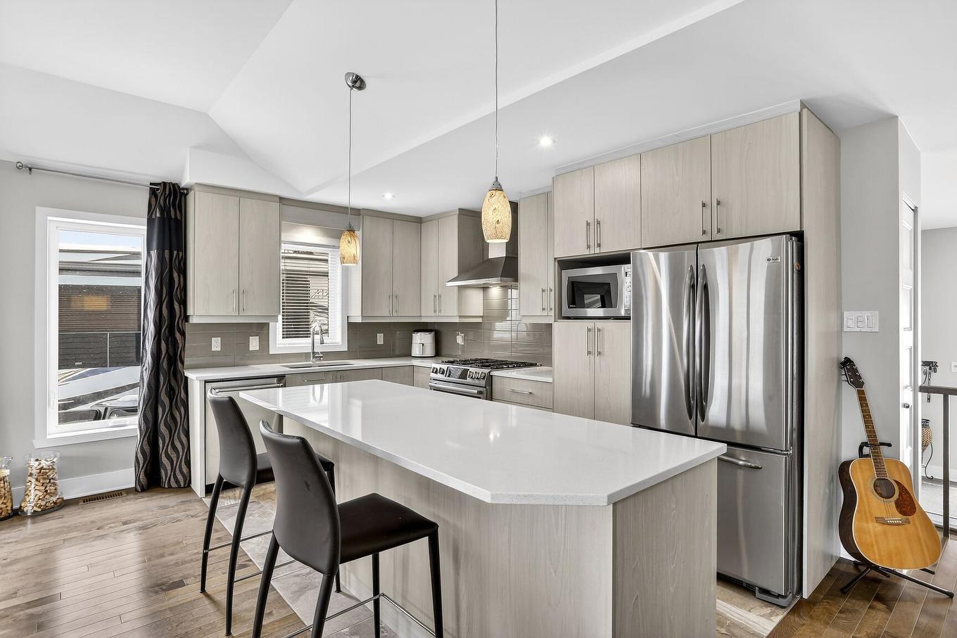 Kitchen - 14680 Rue Jean-Maurice, Mirabel, QC - Indoor Photo Showing Kitchen With Upgraded Kitchen
