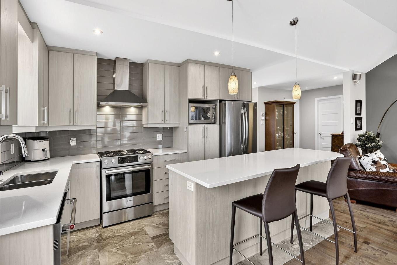 Kitchen - 14680 Rue Jean-Maurice, Mirabel, QC - Indoor Photo Showing Kitchen With Double Sink With Upgraded Kitchen