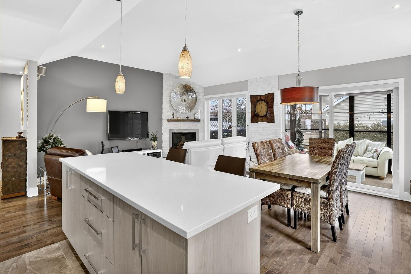 Kitchen - 14680 Rue Jean-Maurice, Mirabel, QC - Indoor With Fireplace