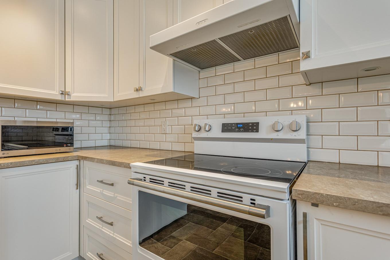Cuisine - 7680 Place Turpin, Brossard, QC - Indoor Photo Showing Kitchen