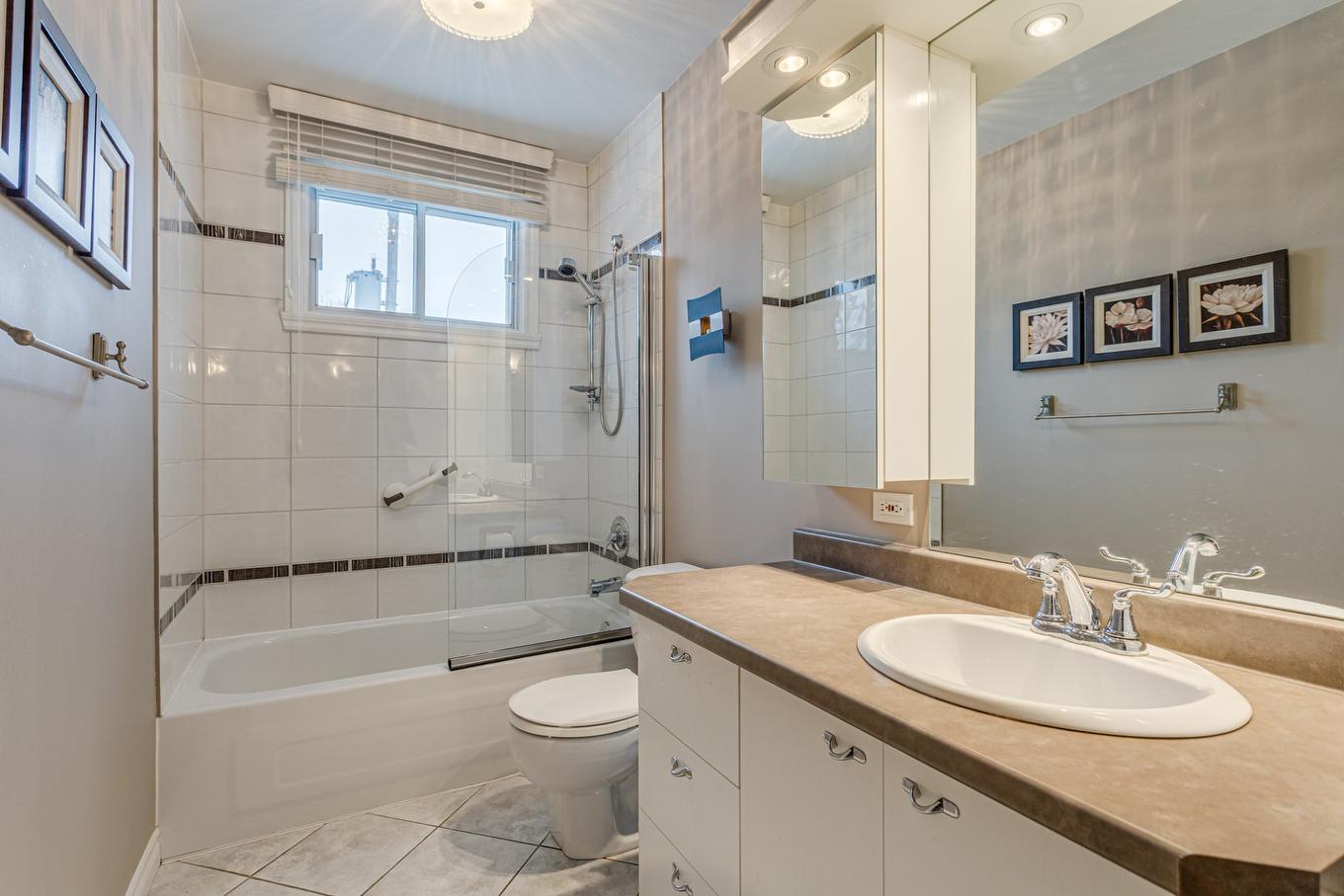 Salle de bains - 7680 Place Turpin, Brossard, QC - Indoor Photo Showing Bathroom