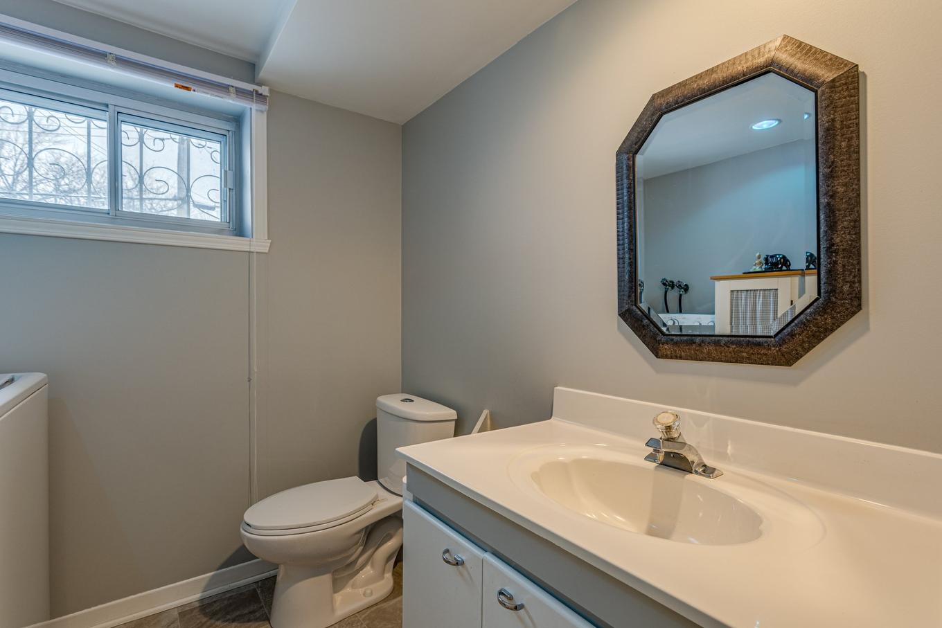Salle d'eau - 7680 Place Turpin, Brossard, QC - Indoor Photo Showing Bathroom