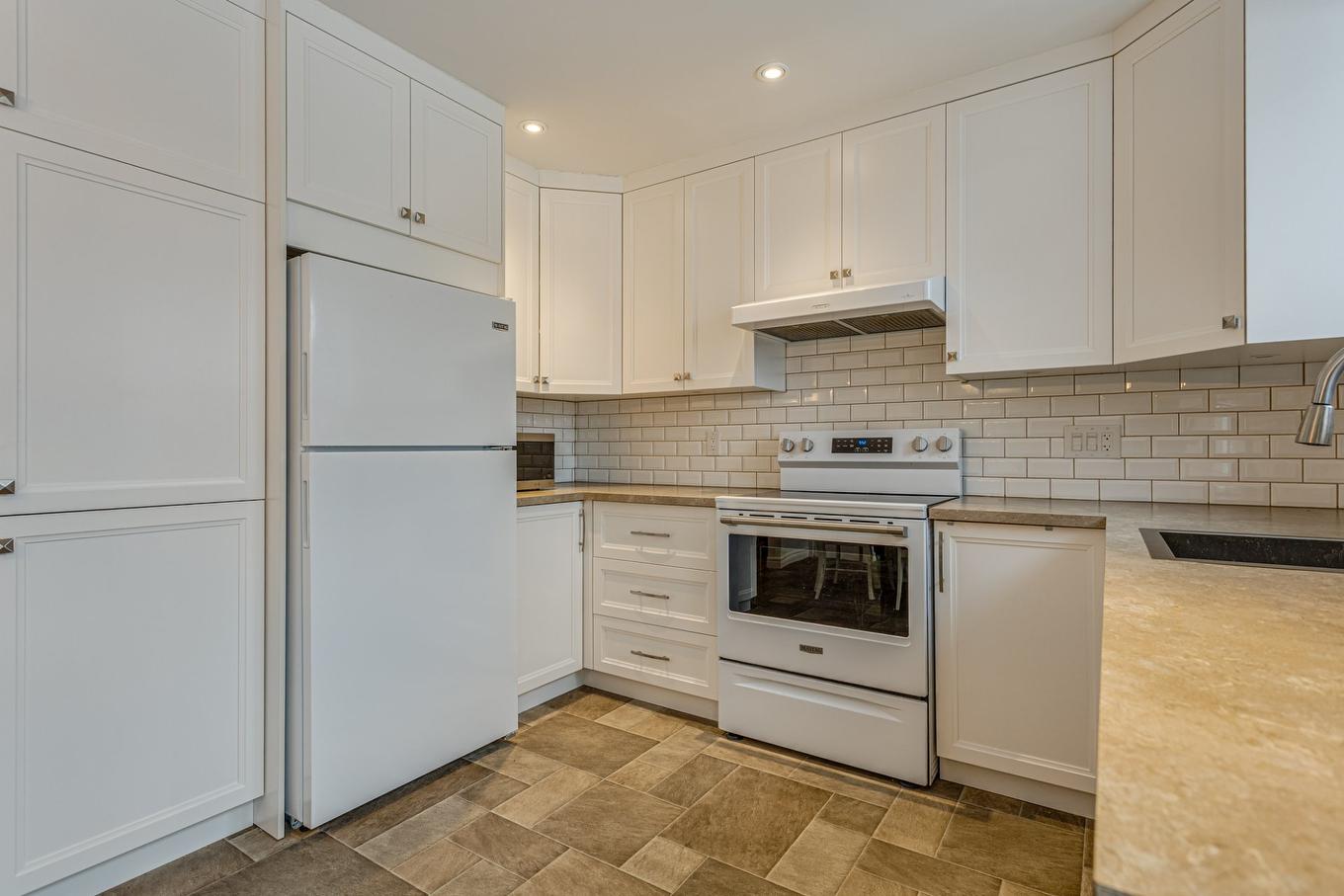 Cuisine - 7680 Place Turpin, Brossard, QC - Indoor Photo Showing Kitchen
