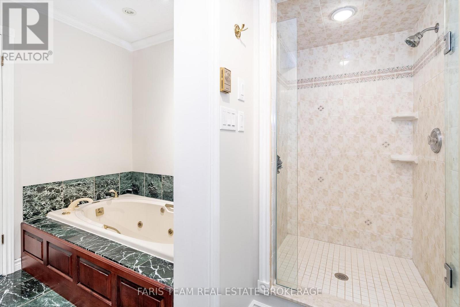 10 White Oaks Road, Barrie, ON - Indoor Photo Showing Bathroom