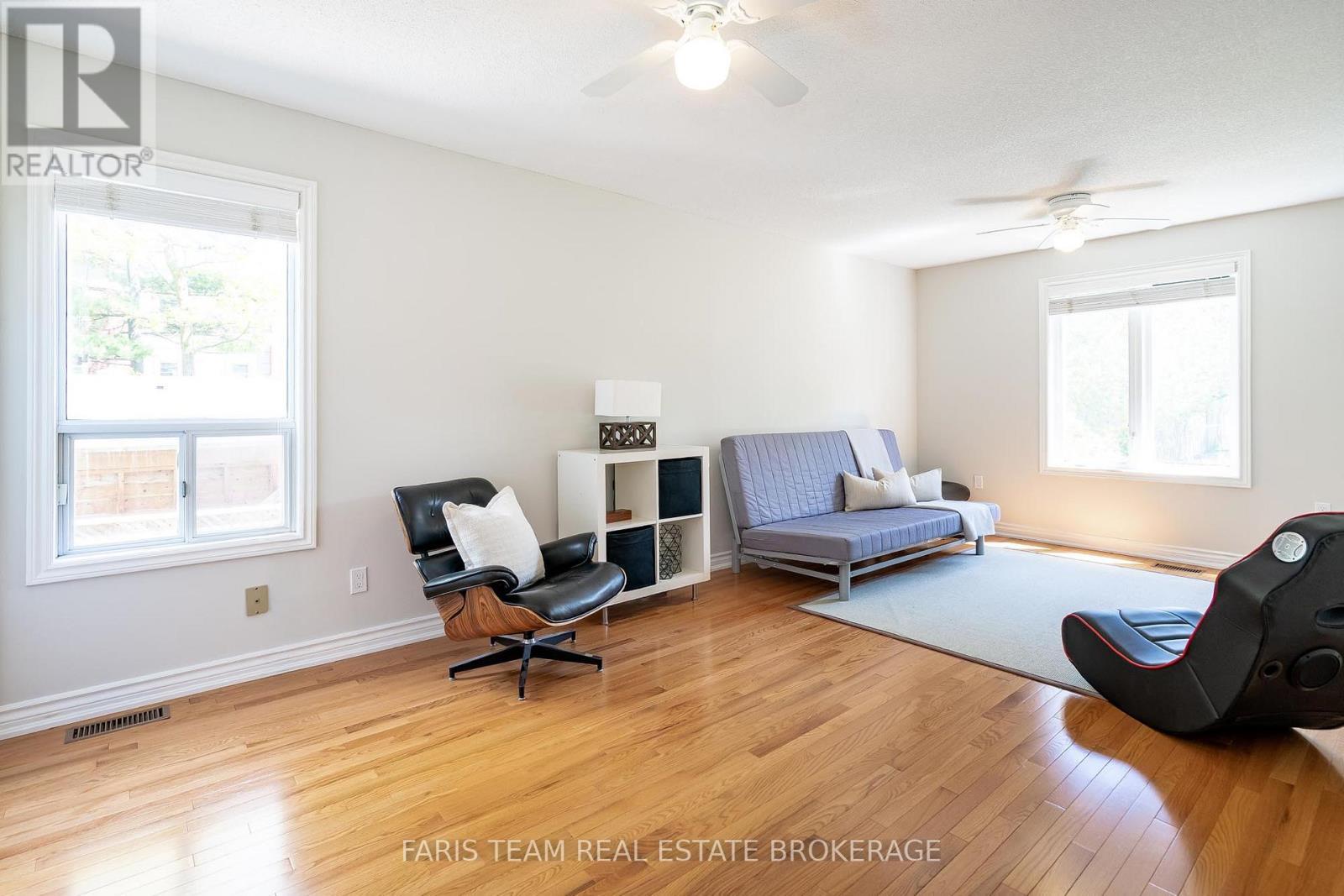 10 White Oaks Road, Barrie, ON - Indoor