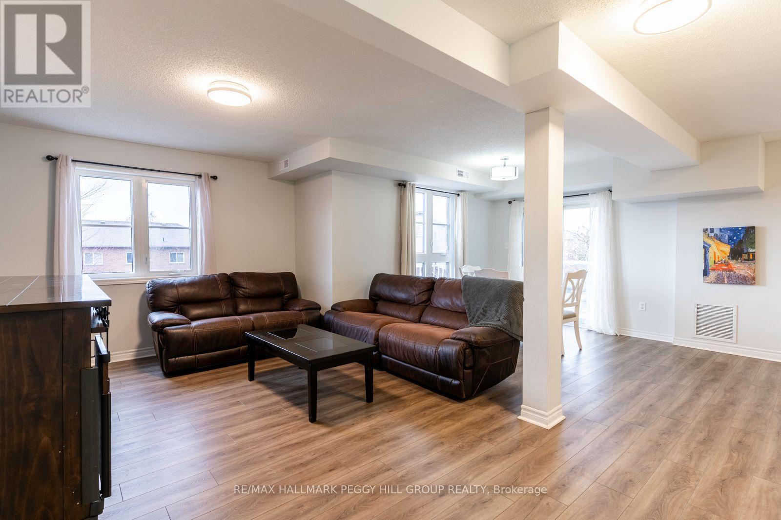 2 - 141 Sydenham Wells, Barrie, ON - Indoor Photo Showing Living Room