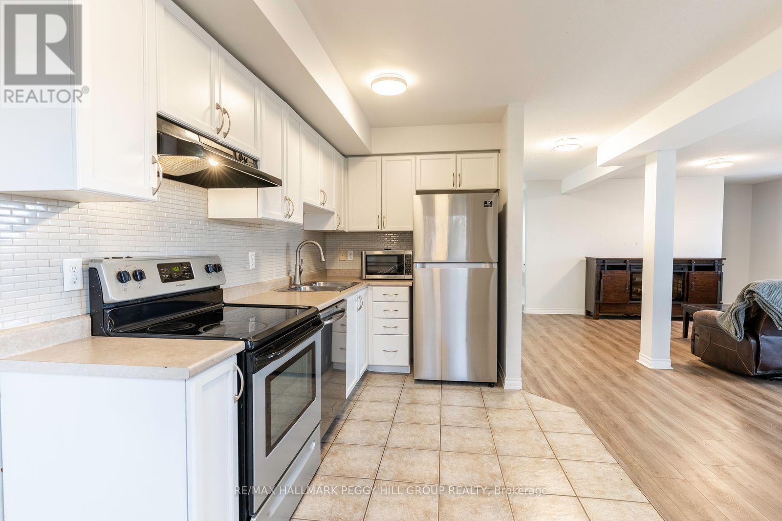 2 - 141 Sydenham Wells, Barrie, ON - Indoor Photo Showing Kitchen With Stainless Steel Kitchen