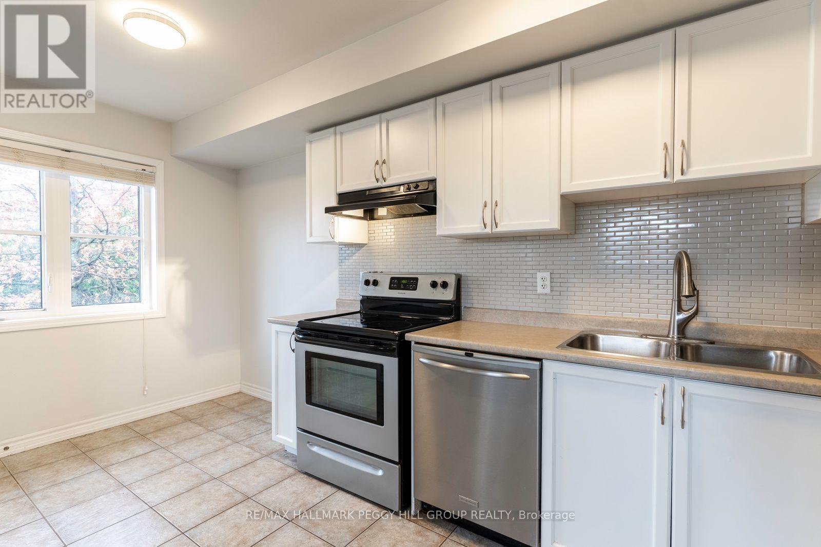 2 - 141 Sydenham Wells, Barrie, ON - Indoor Photo Showing Kitchen With Stainless Steel Kitchen With Double Sink