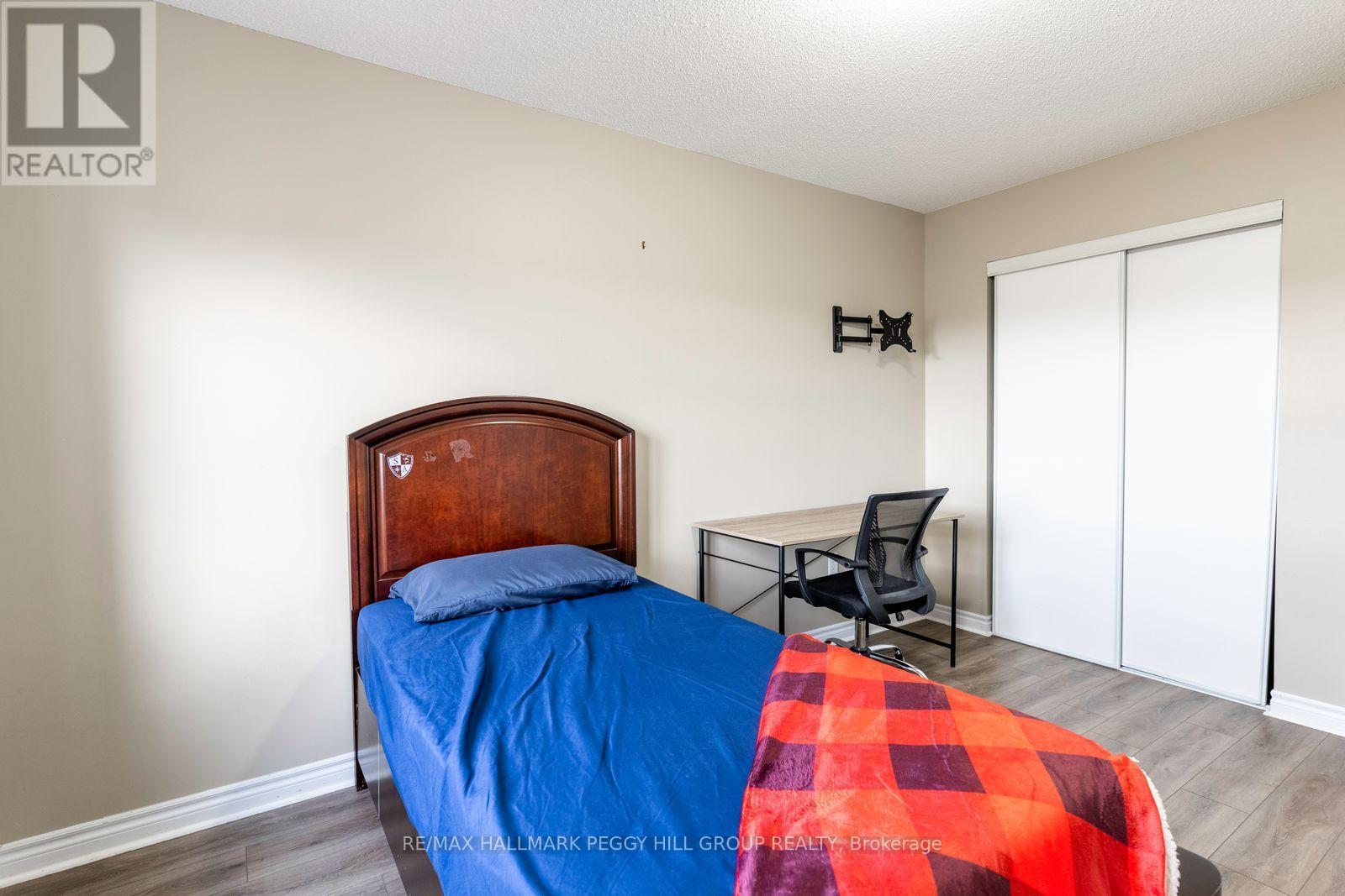 2 - 141 Sydenham Wells, Barrie, ON - Indoor Photo Showing Bedroom