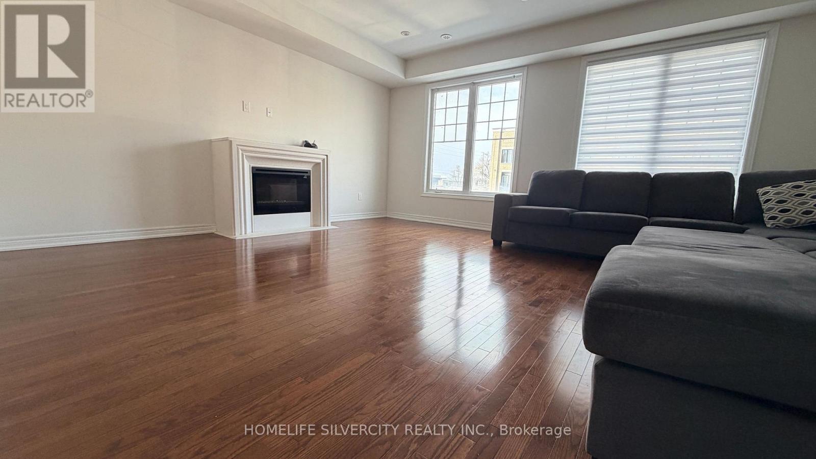 115 Inspire Boulevard, Brampton, ON - Indoor Photo Showing Living Room With Fireplace