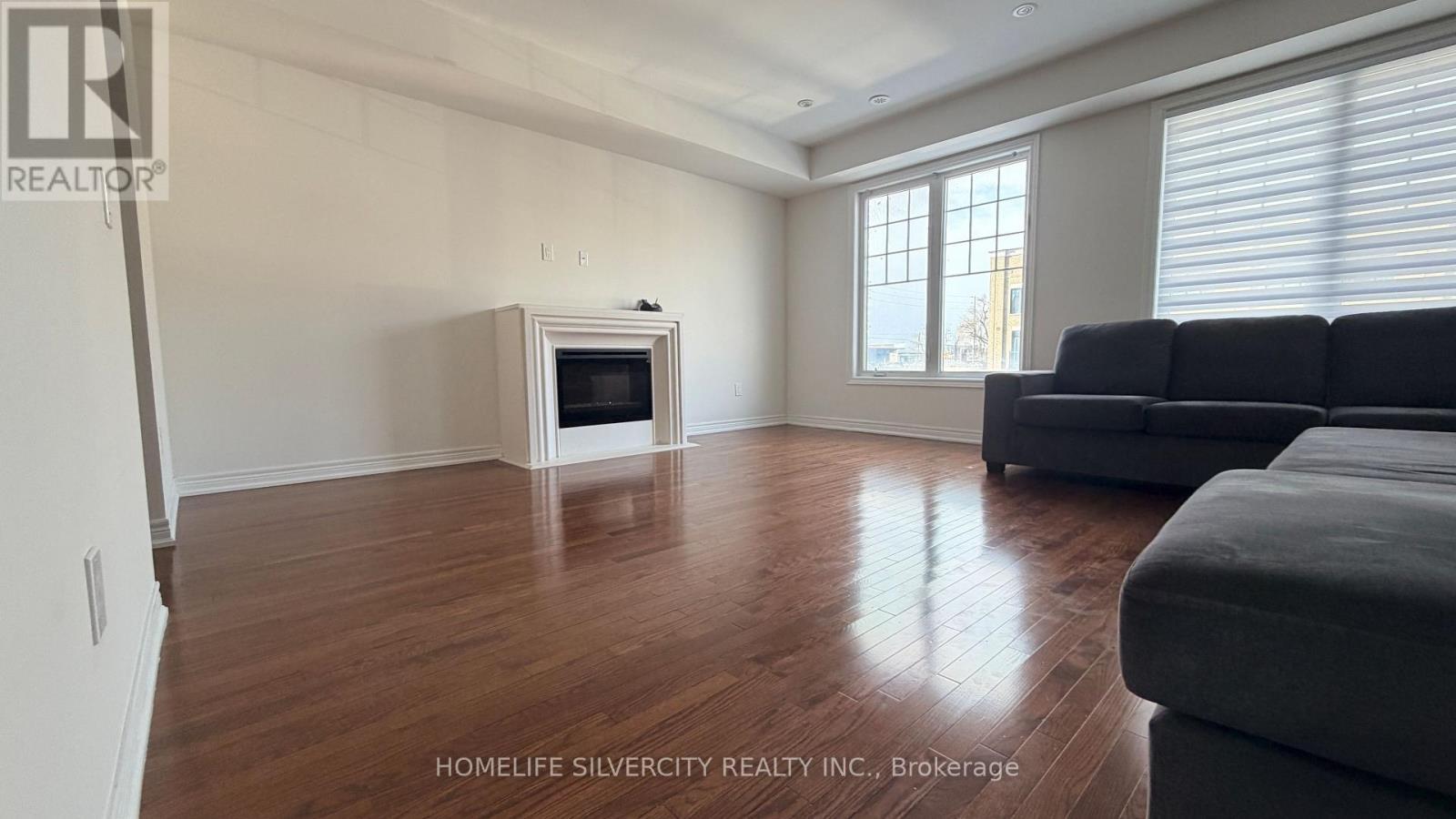 115 Inspire Boulevard, Brampton, ON - Indoor Photo Showing Living Room With Fireplace