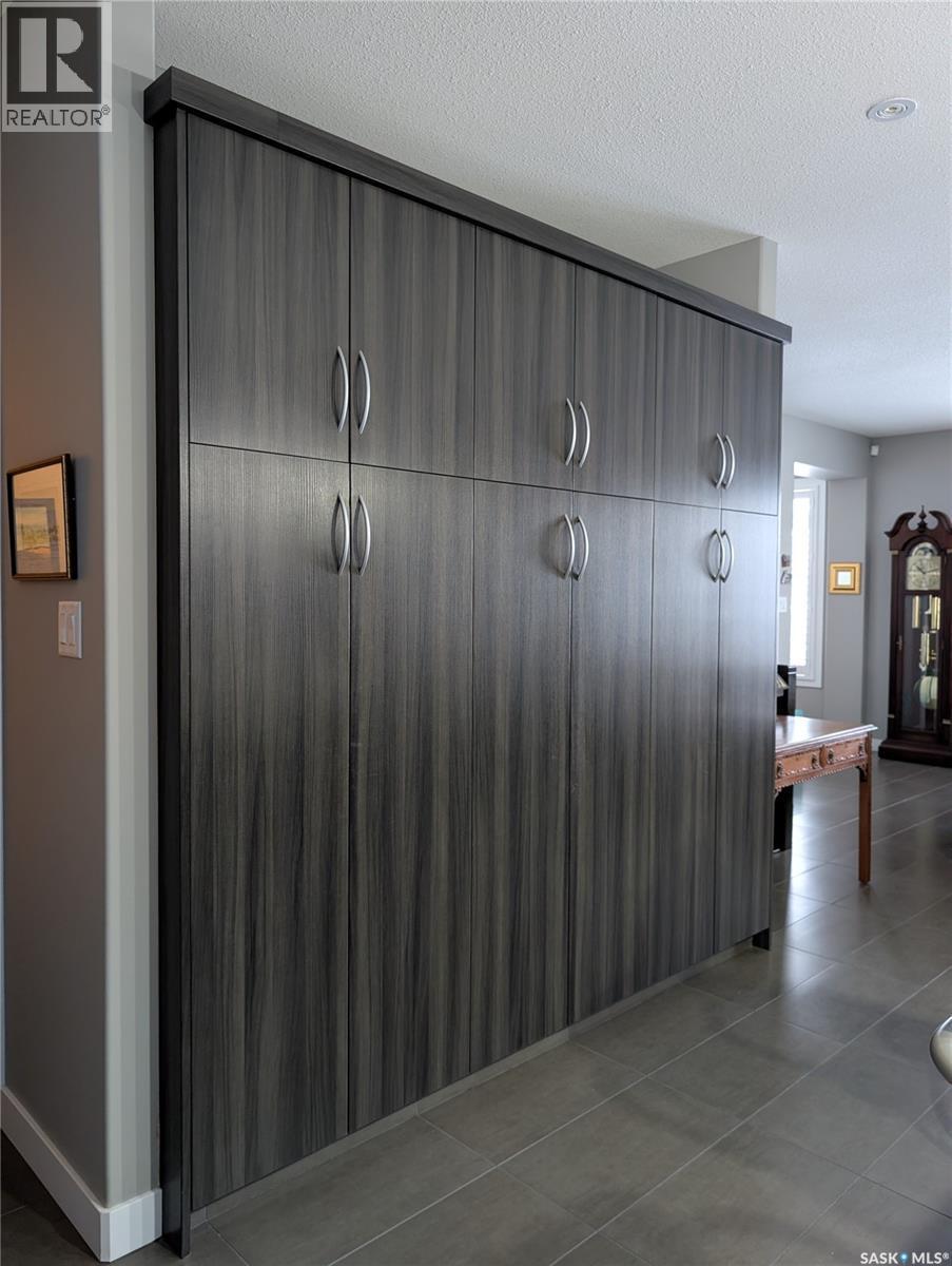 1646 Badham Boulevard, Regina, SK - Indoor Photo Showing Kitchen With Upgraded Kitchen