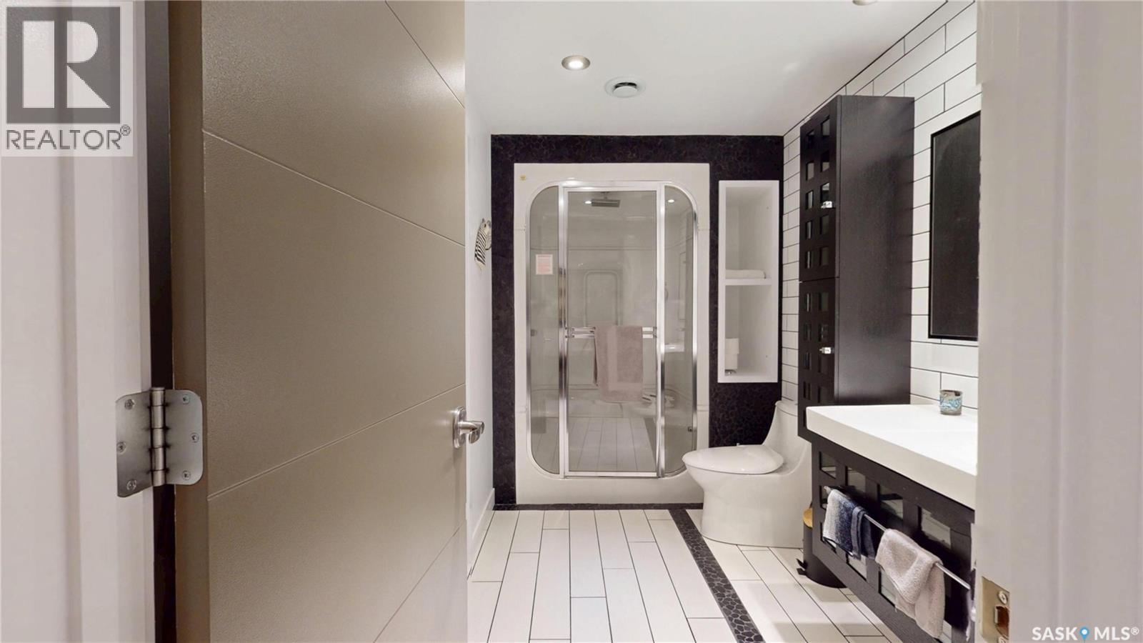 1646 Badham Boulevard, Regina, SK - Indoor Photo Showing Bathroom