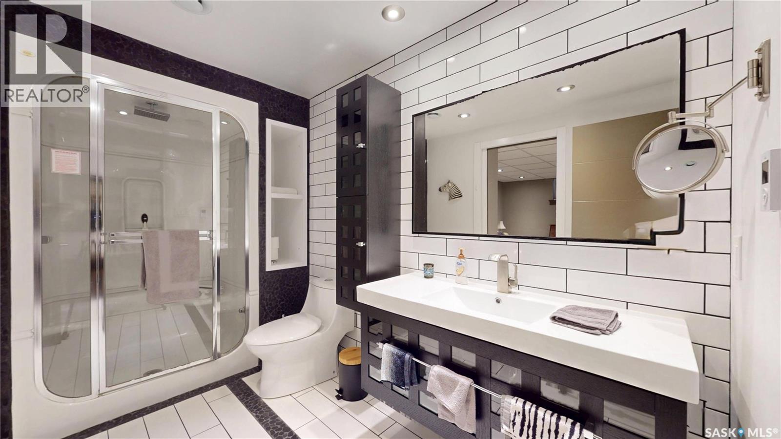 1646 Badham Boulevard, Regina, SK - Indoor