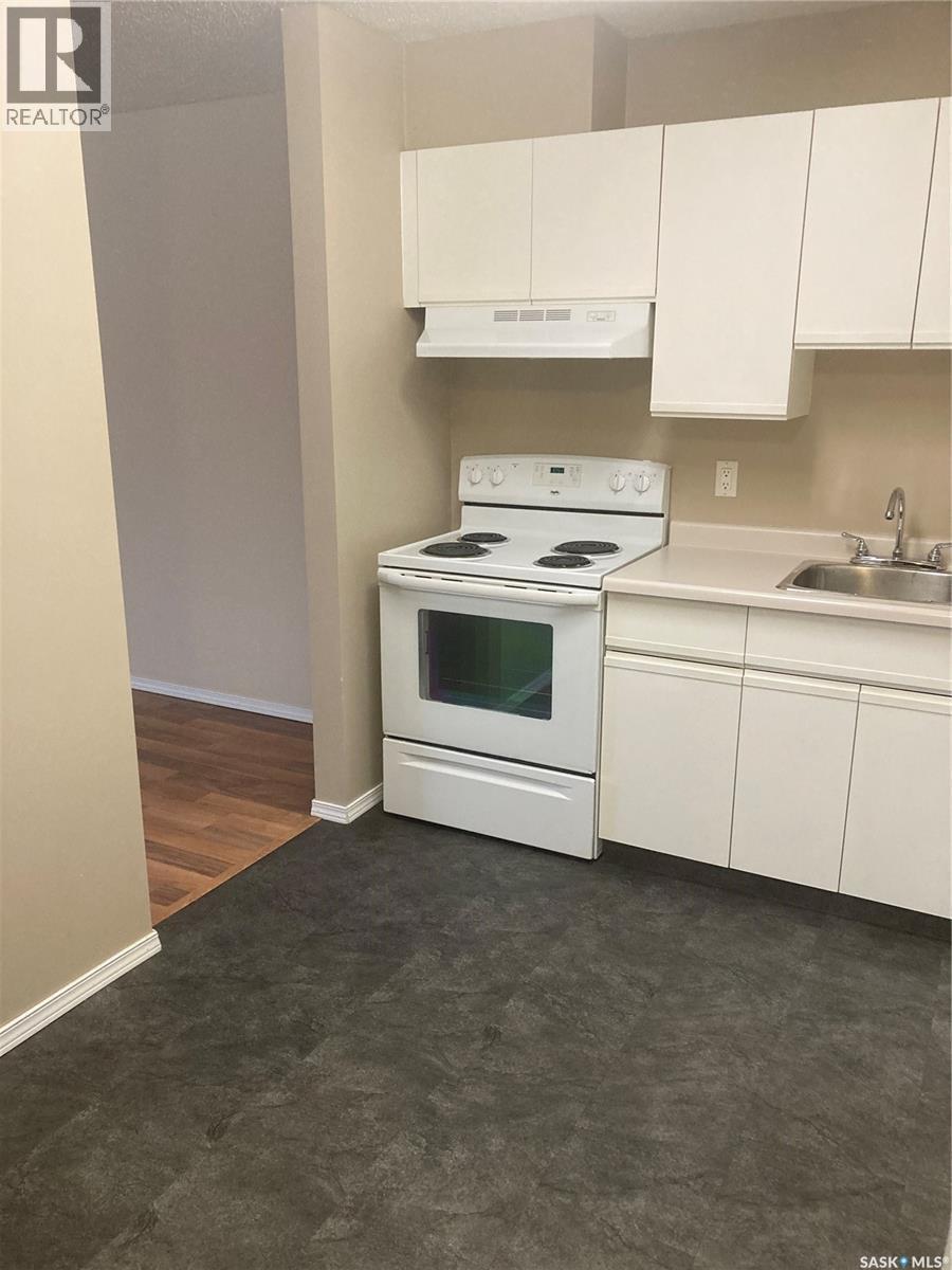 318 209B Cree Place, Saskatoon, SK - Indoor Photo Showing Kitchen