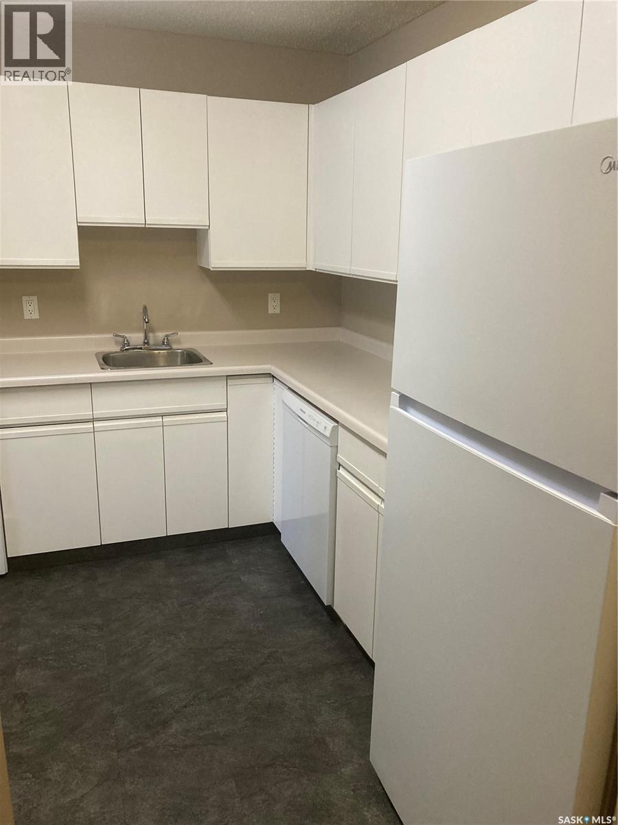 318 209B Cree Place, Saskatoon, SK - Indoor Photo Showing Kitchen