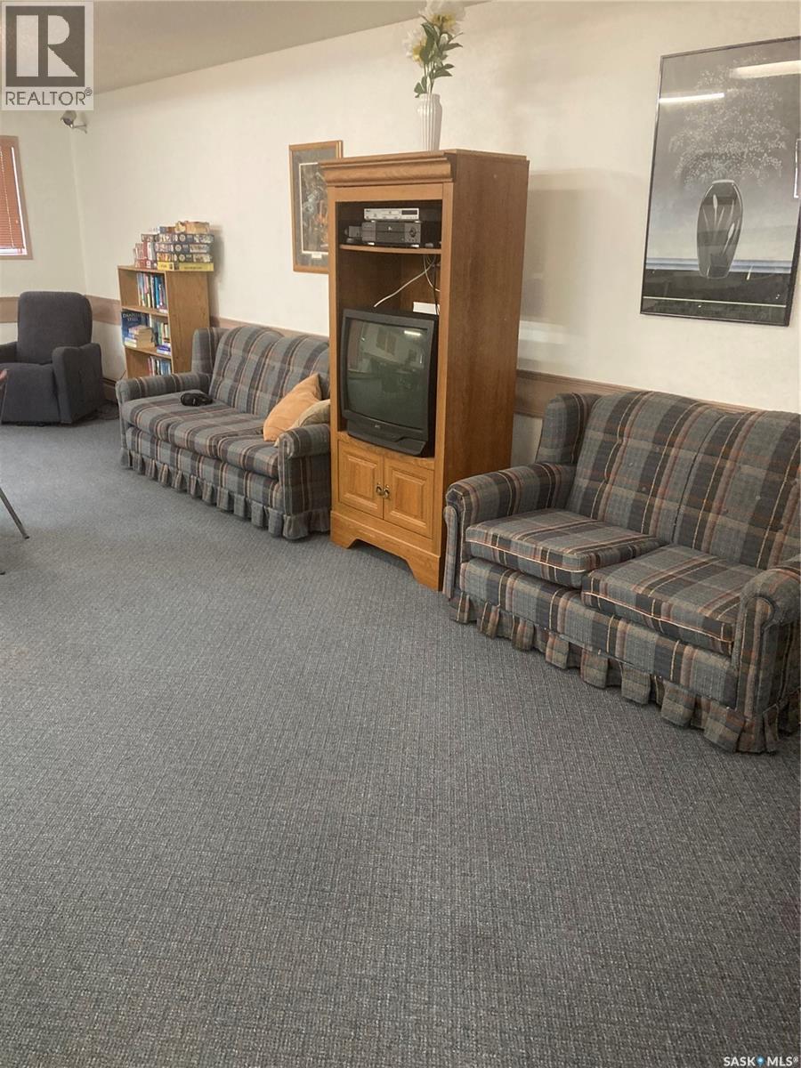 318 209B Cree Place, Saskatoon, SK - Indoor Photo Showing Living Room
