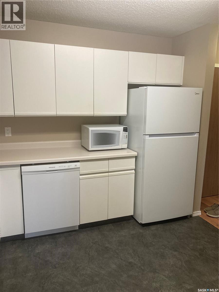 318 209B Cree Place, Saskatoon, SK - Indoor Photo Showing Kitchen