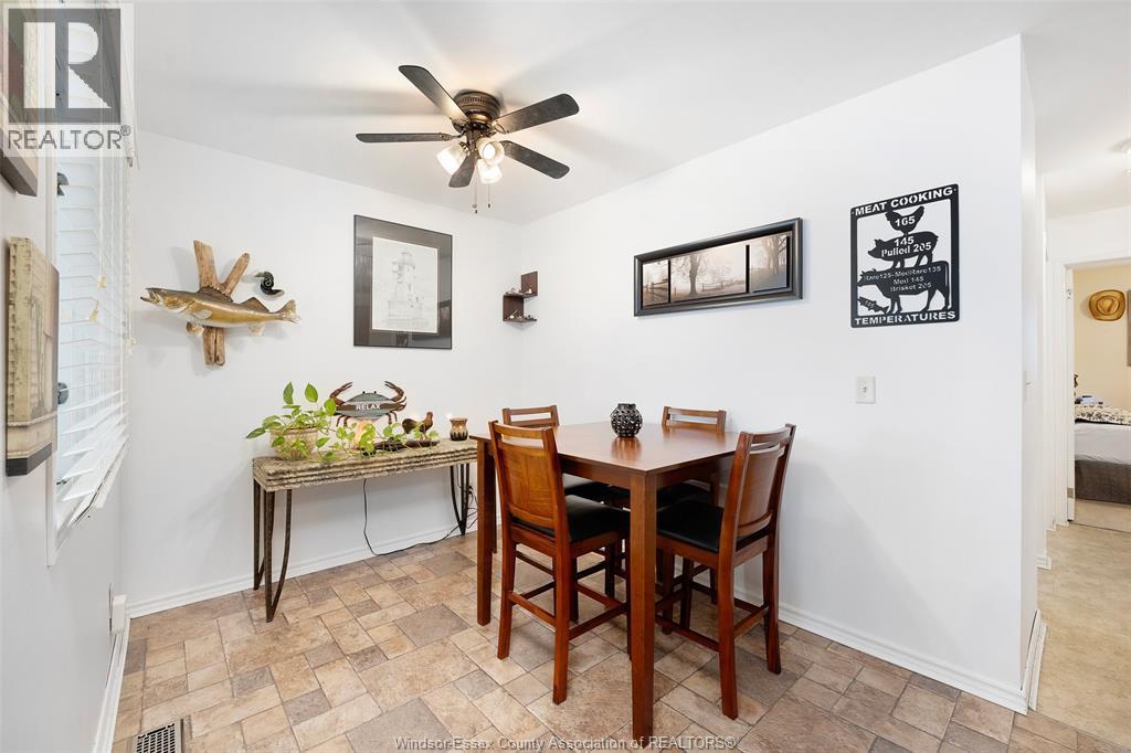 17 Chestnut Street, Mcgregor, ON - Indoor Photo Showing Dining Room
