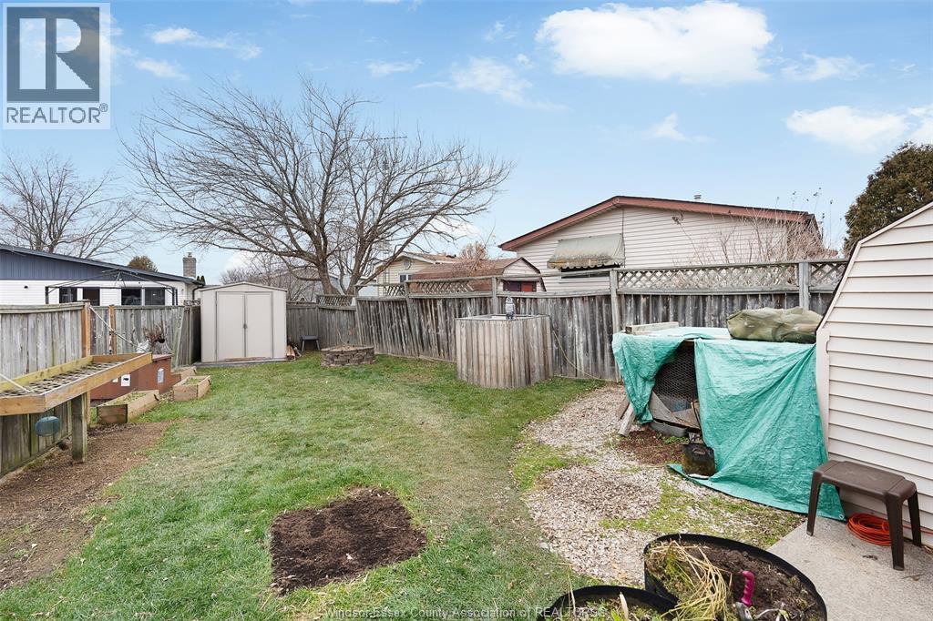 17 Chestnut Street, Mcgregor, ON - Outdoor With Backyard