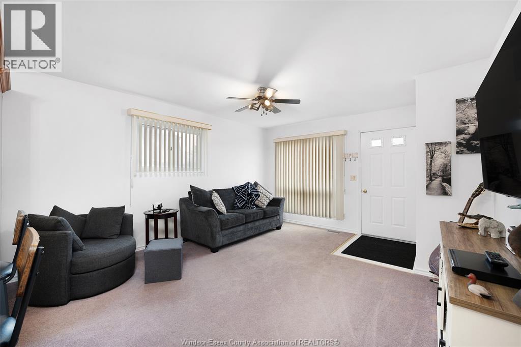 17 Chestnut Street, Mcgregor, ON - Indoor