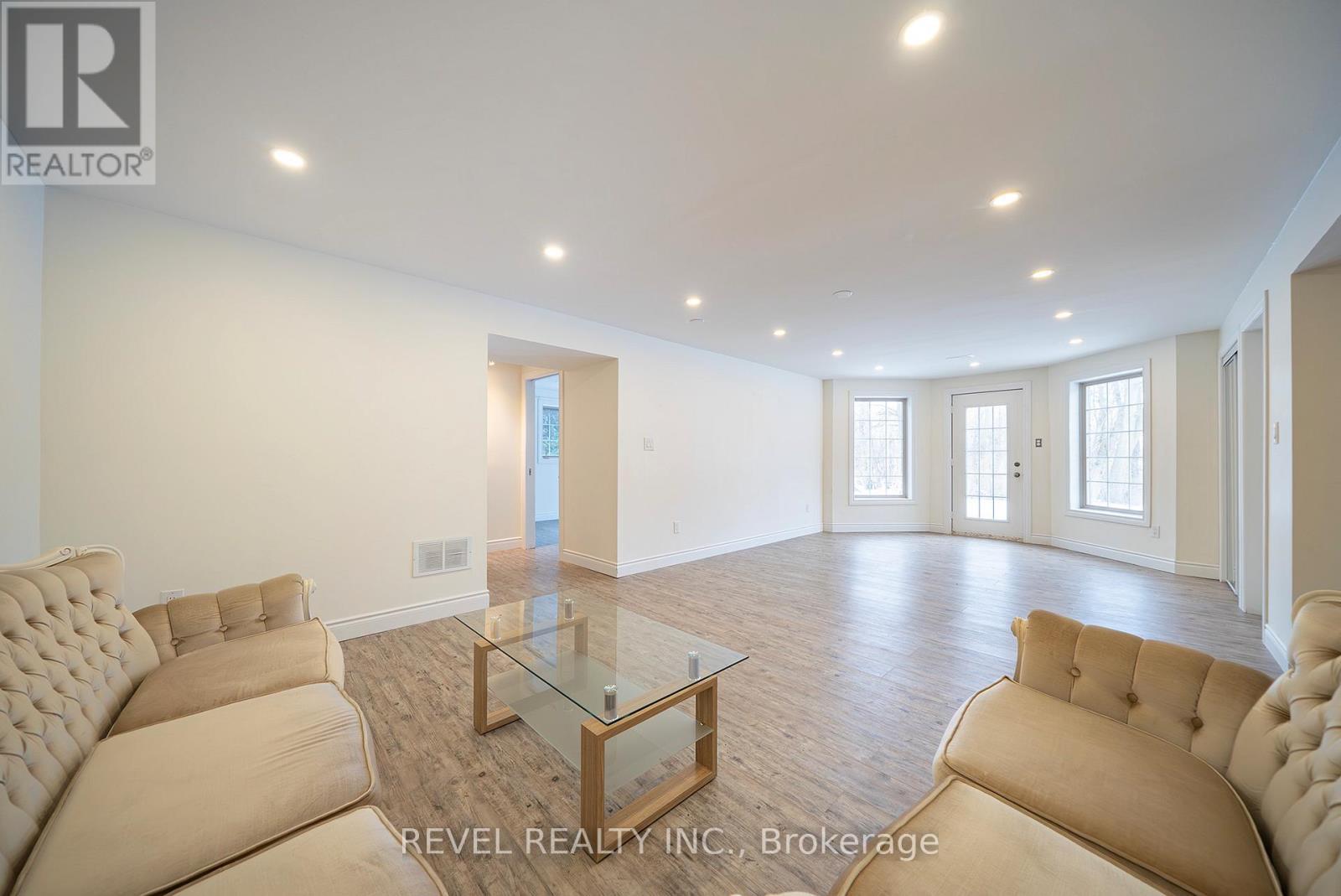 Lower - 20 Casson Lane, Brantford, ON - Indoor Photo Showing Living Room