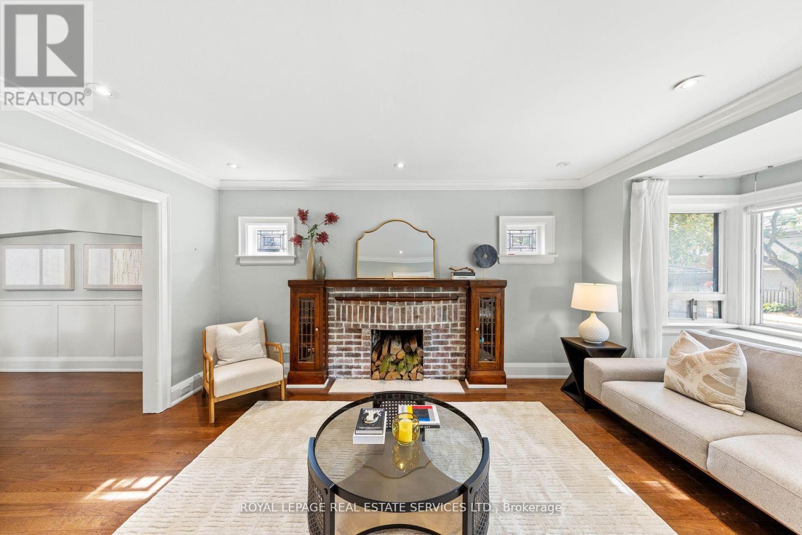 1565 Mount Pleasant Road, Toronto, ON - Indoor Photo Showing Living Room With Fireplace