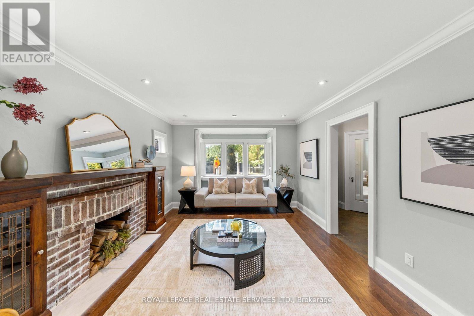 1565 Mount Pleasant Road, Toronto, ON - Indoor Photo Showing Living Room With Fireplace