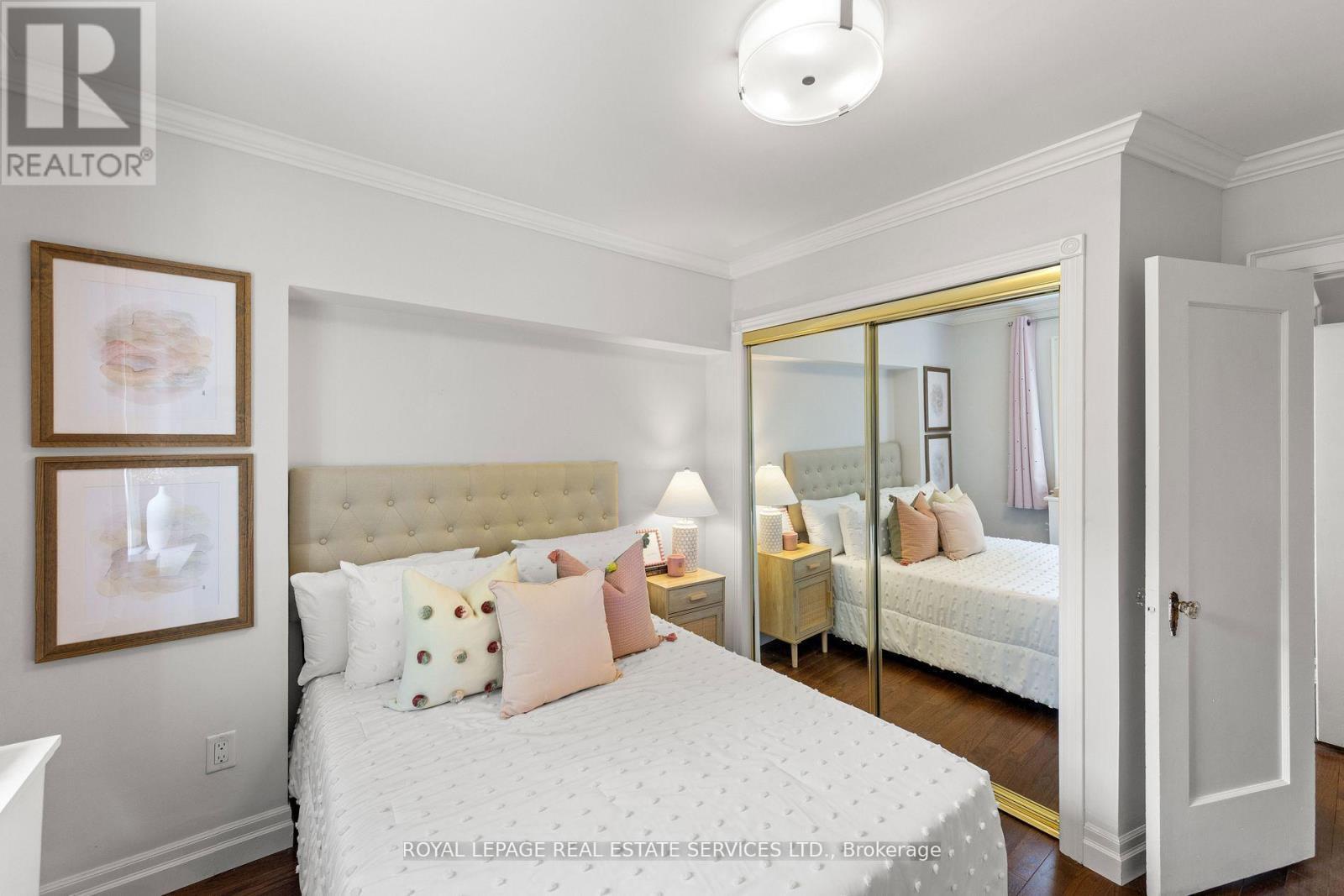 1565 Mount Pleasant Road, Toronto, ON - Indoor Photo Showing Bedroom