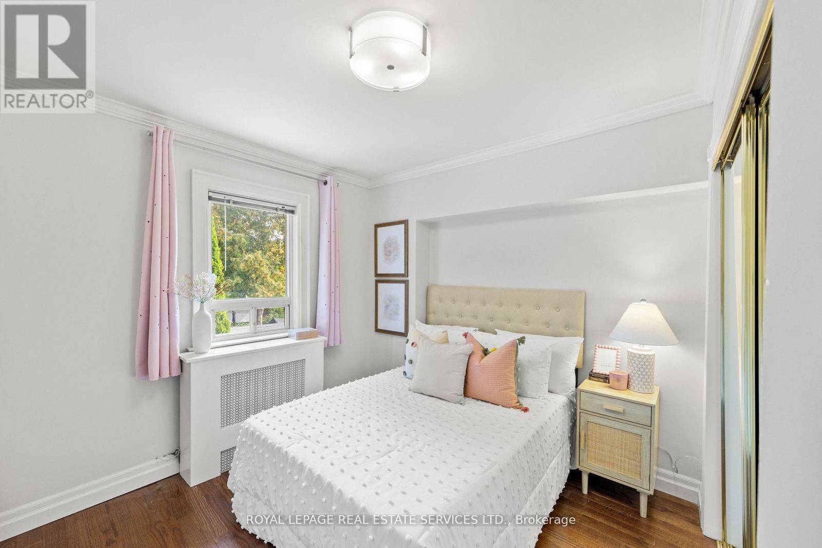 1565 Mount Pleasant Road, Toronto, ON - Indoor Photo Showing Bedroom