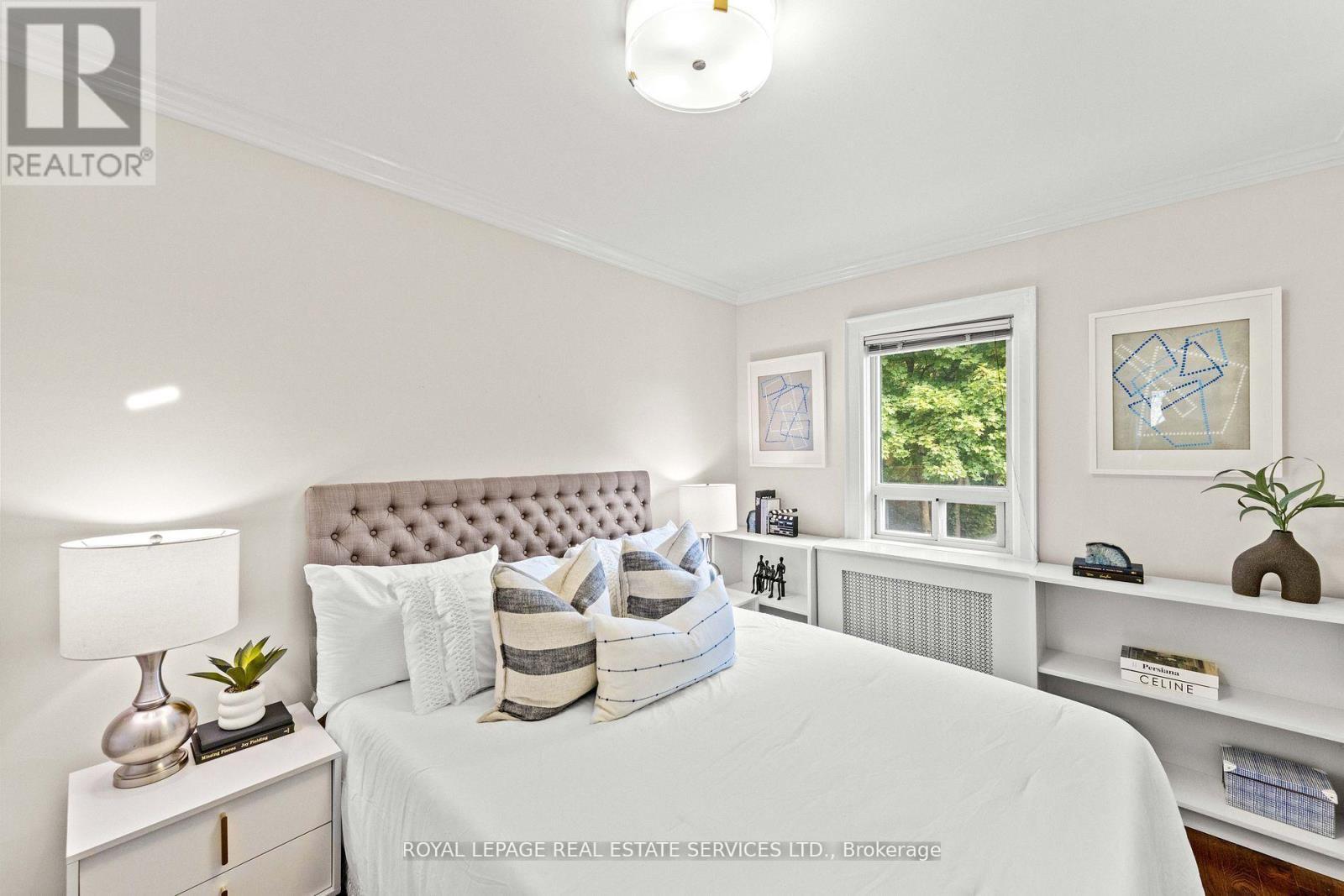 1565 Mount Pleasant Road, Toronto, ON - Indoor Photo Showing Bedroom