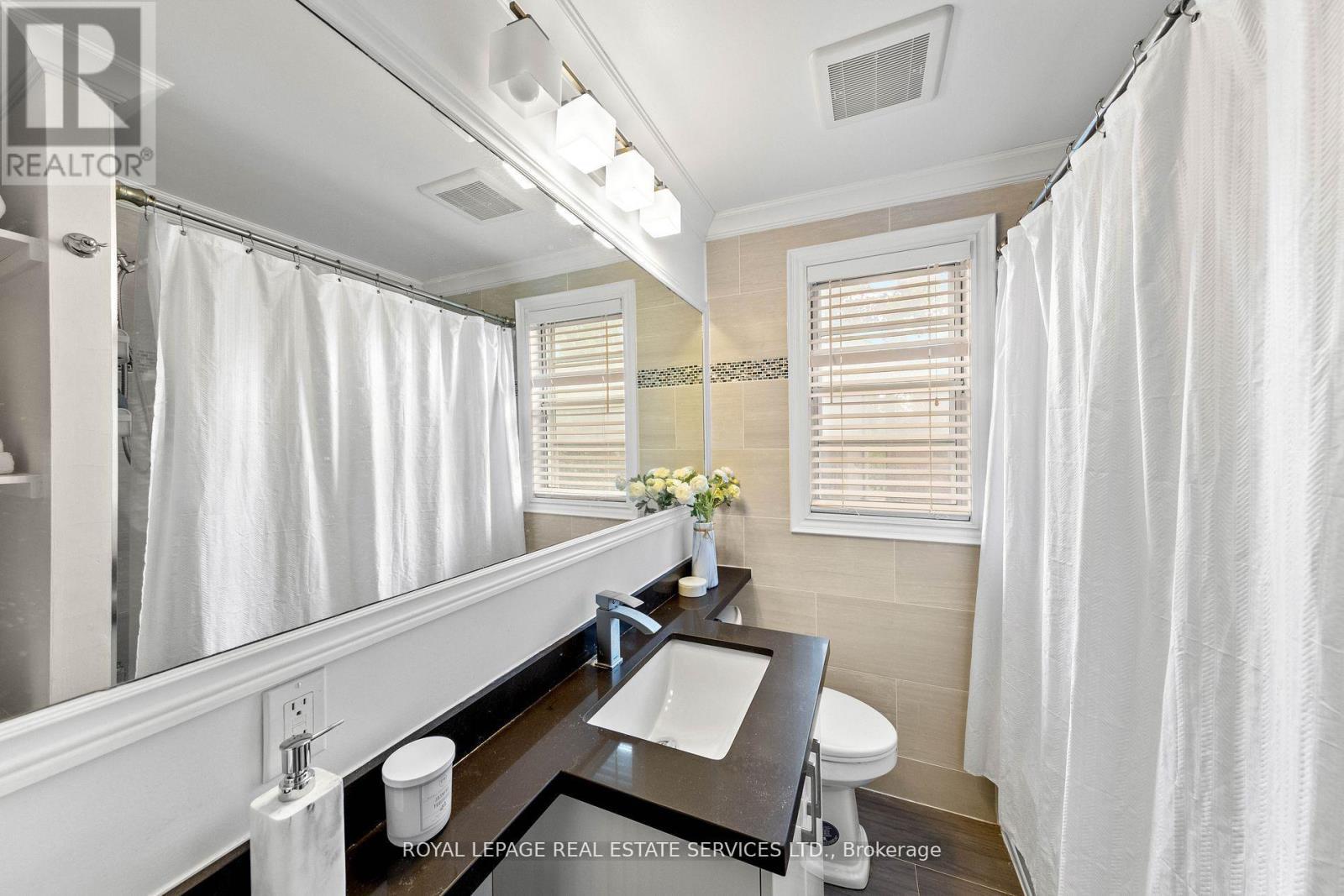 1565 Mount Pleasant Road, Toronto, ON - Indoor