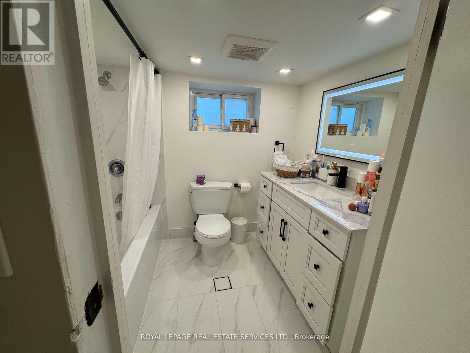 1565 Mount Pleasant Road, Toronto, ON - Indoor Photo Showing Bathroom